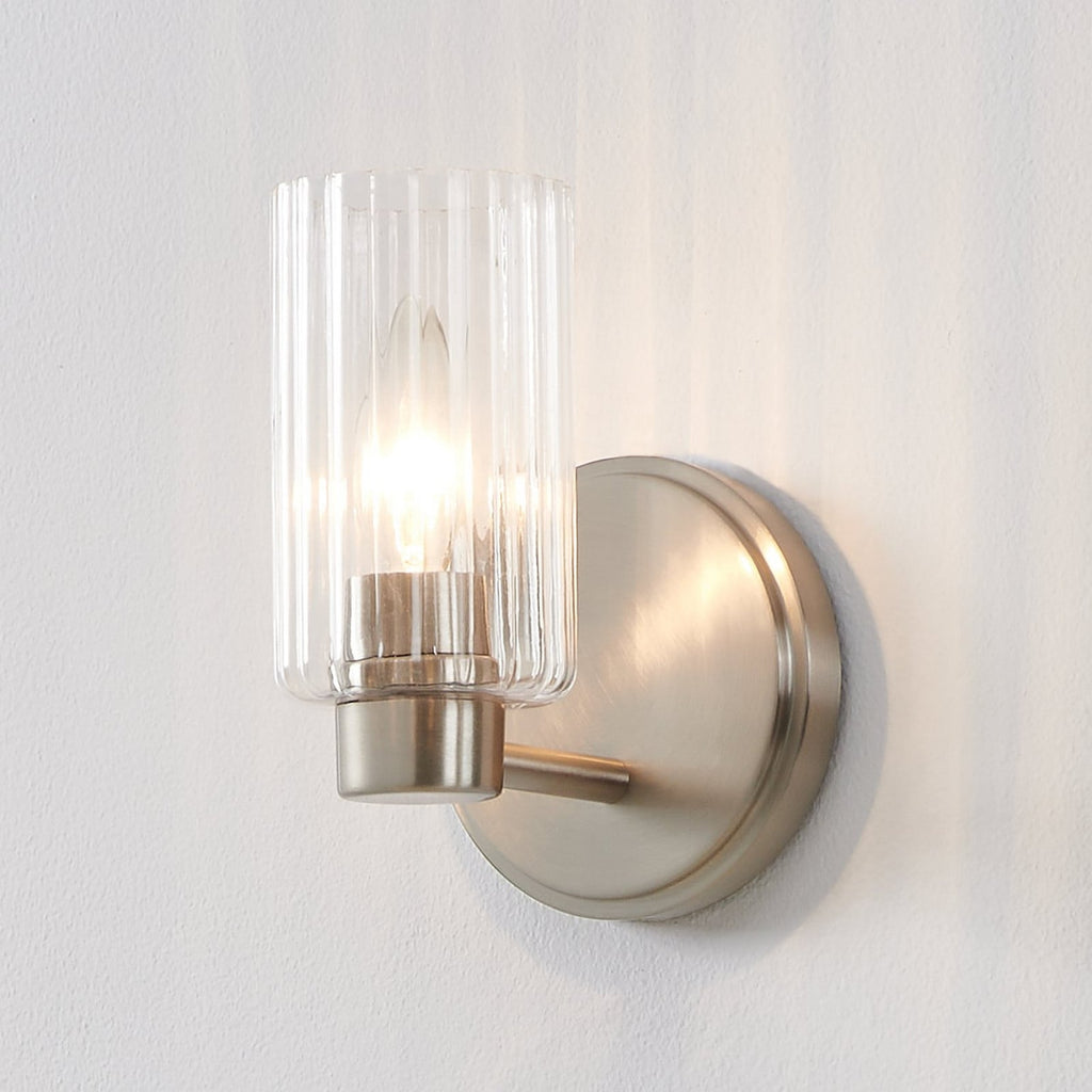 Thesis Bedminster bathroom wall lamp