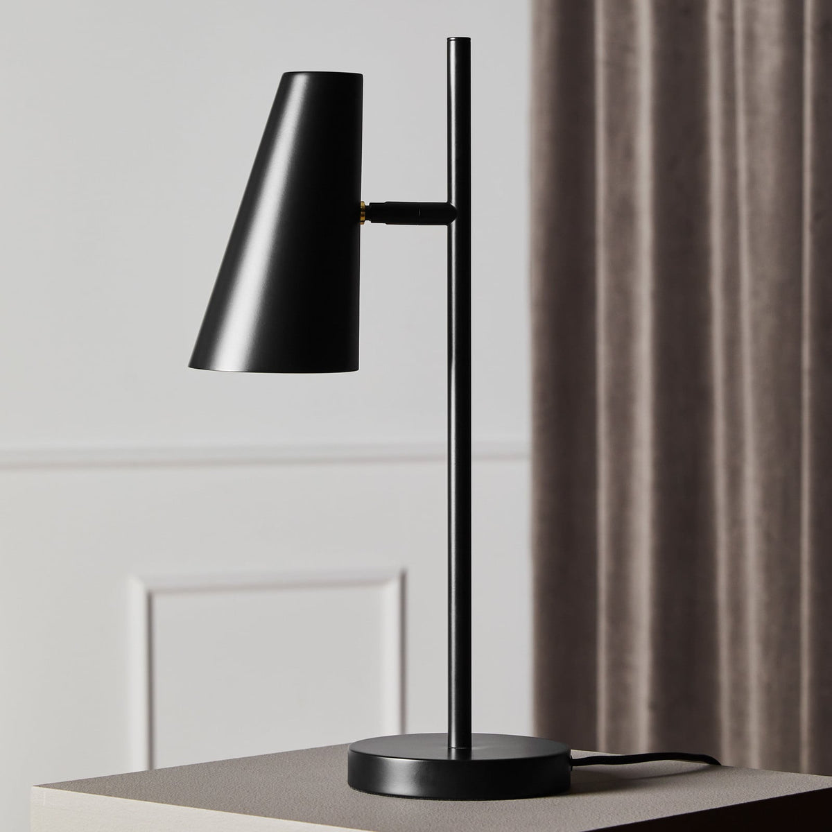 Woud Cono table lamp, black, height 19.7 in, E12, metal