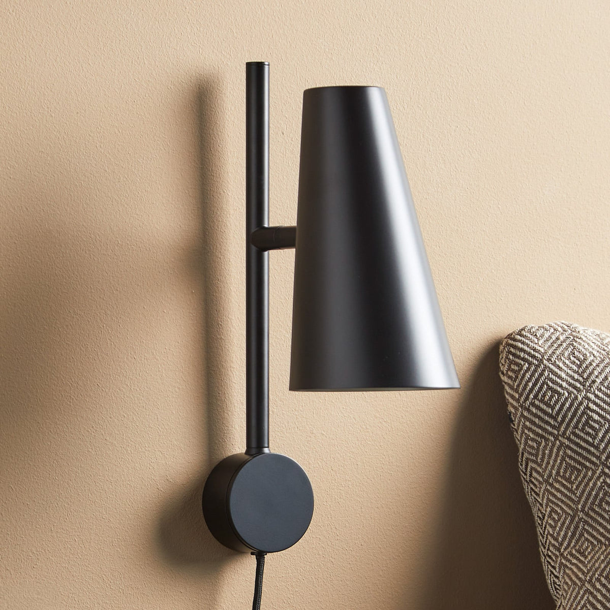 Woud Cono wall lamp, black, height 12.99 in, E12, plug