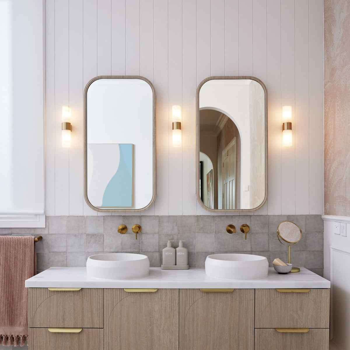 Luella wall light, white/brass, height 11.02 in, G9 2-bulb.