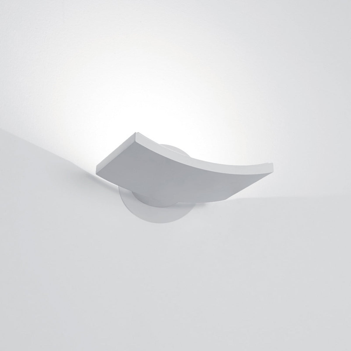 Artemide Surf micro LED wall light, white, 8 3/4 in, dimmable
