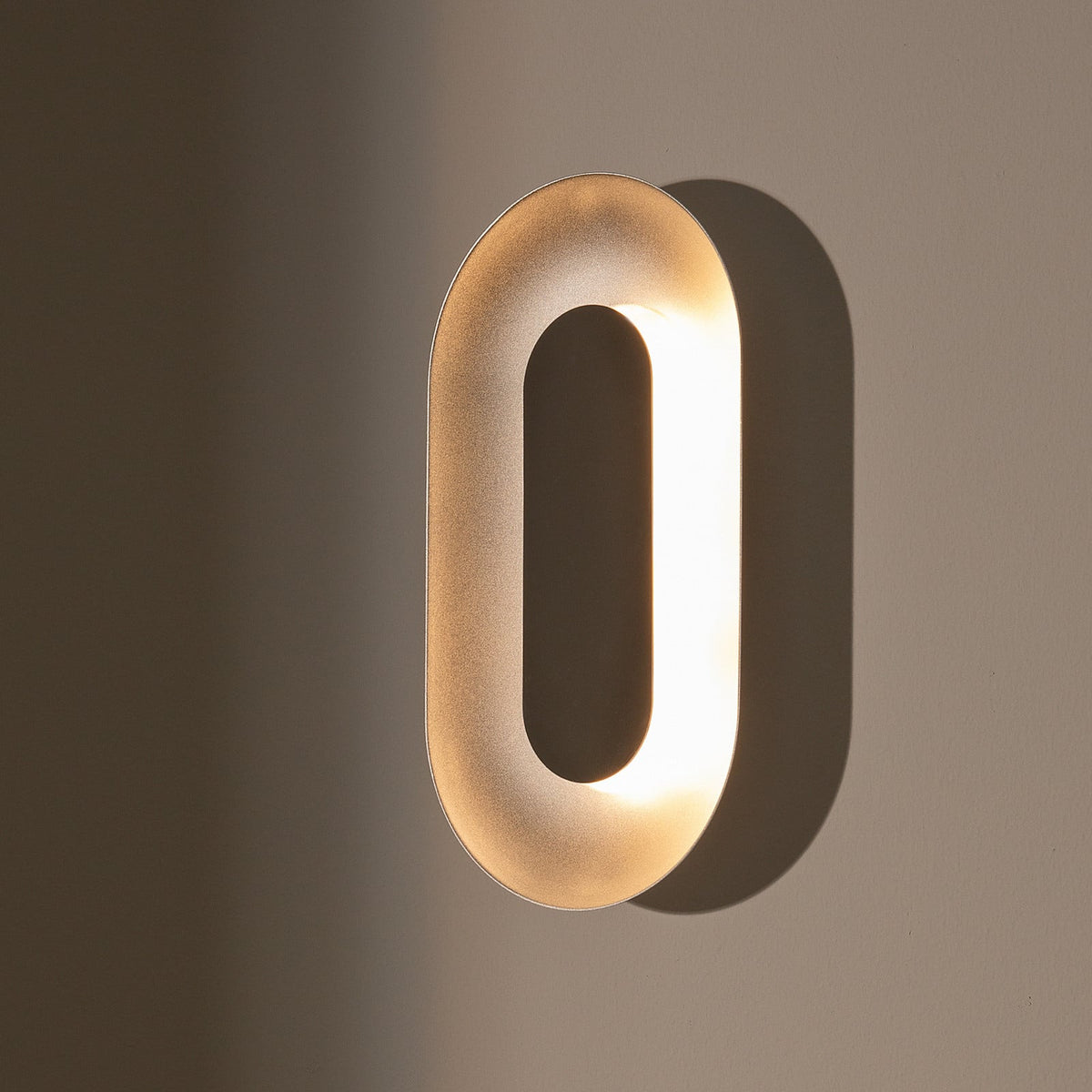 Nuura Sasi LED wall light, silver, 11.4 in, dimmable