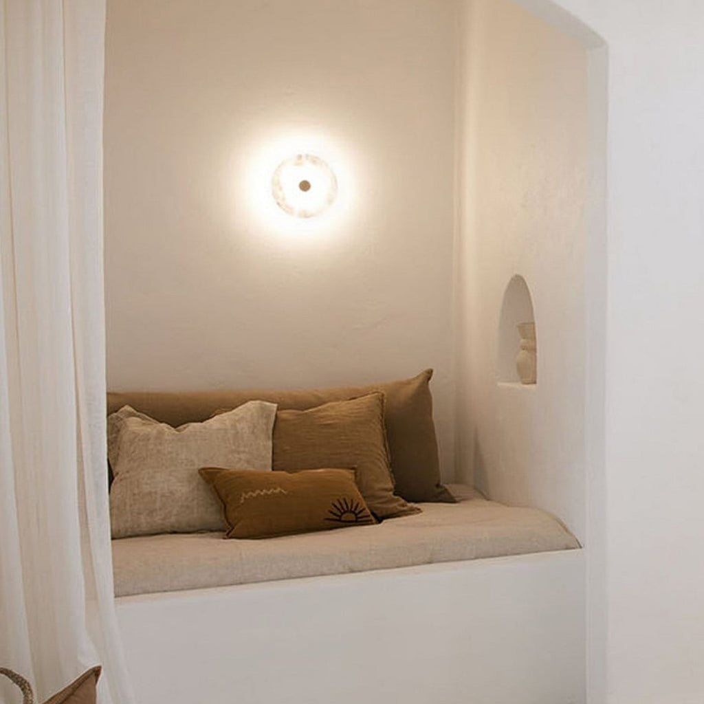 OSTEN LED wall lamp, white/brass, Jade, Ø 9.8 in, CCT, dimmable
