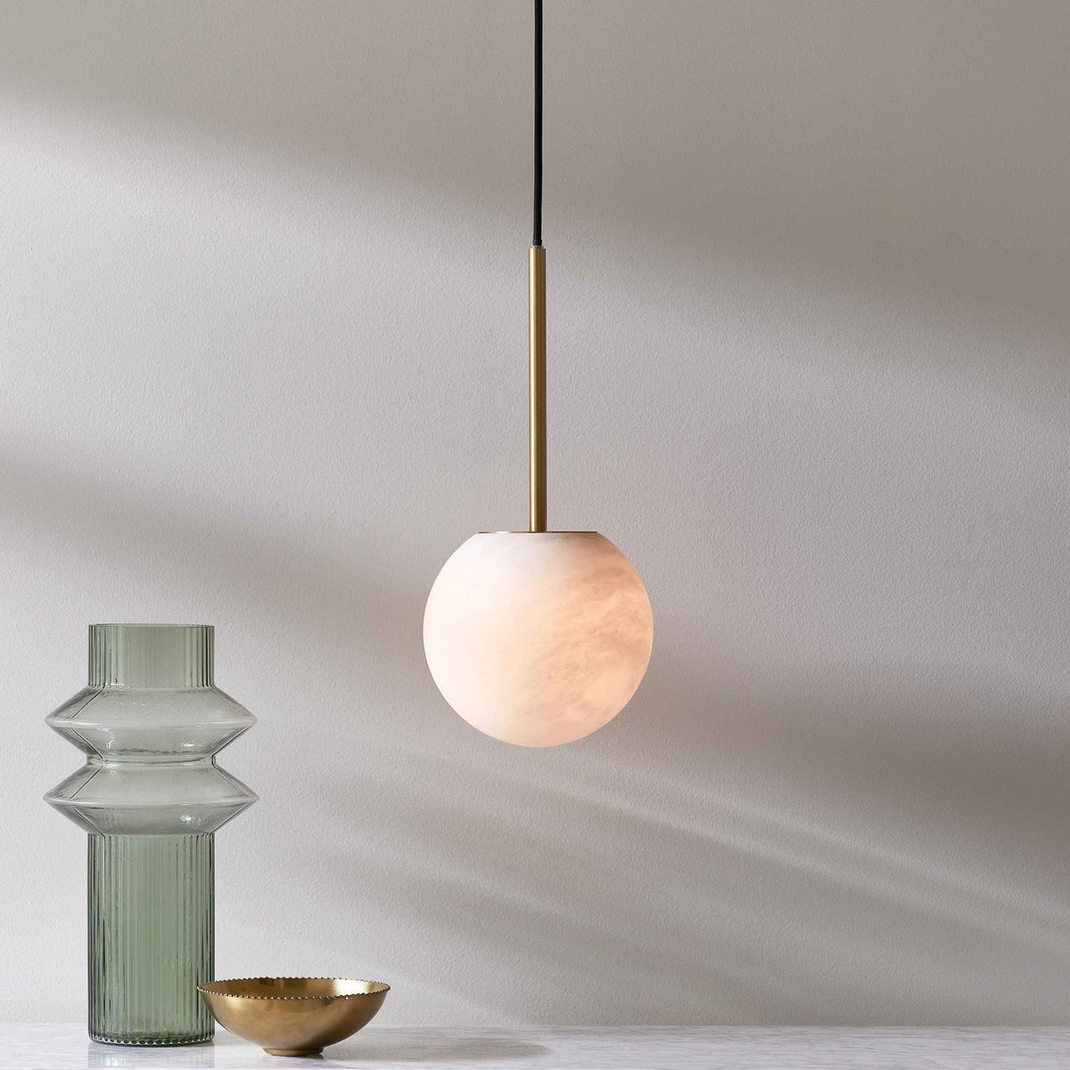 Lucente pendant light, white/brass, Ø 6.3 in, marble, G9