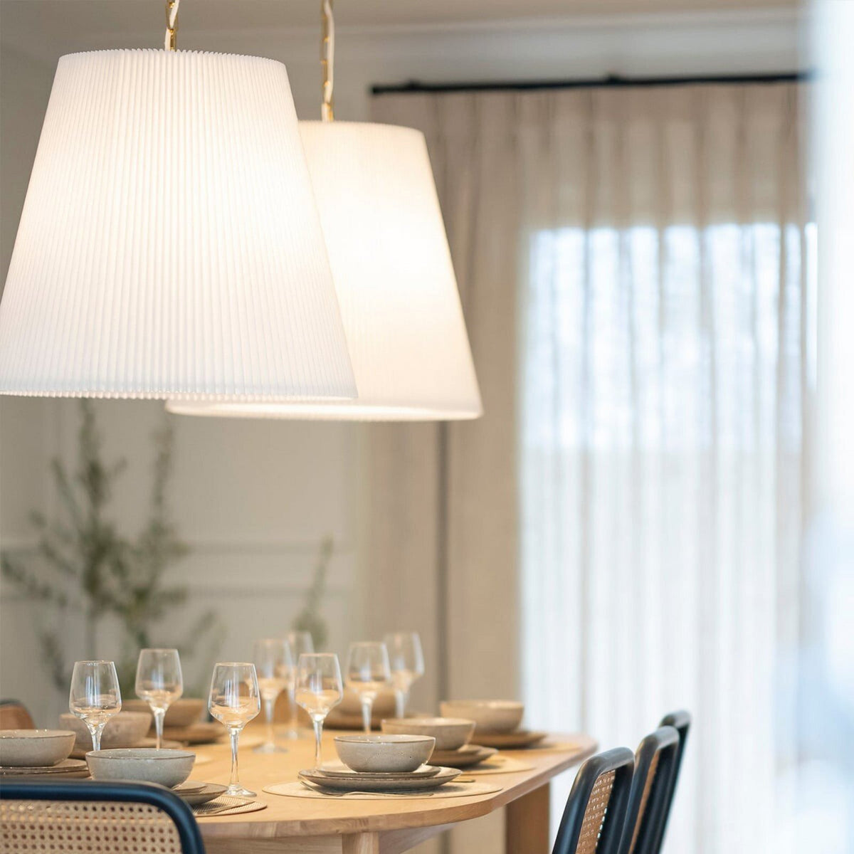 Amici pendant light, white, Ø 23.6 in, fabric, E26