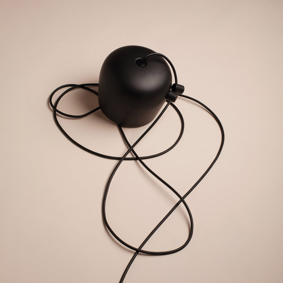 FLOS Aim U1 LED pendant light, black, aluminium, 2,700 K