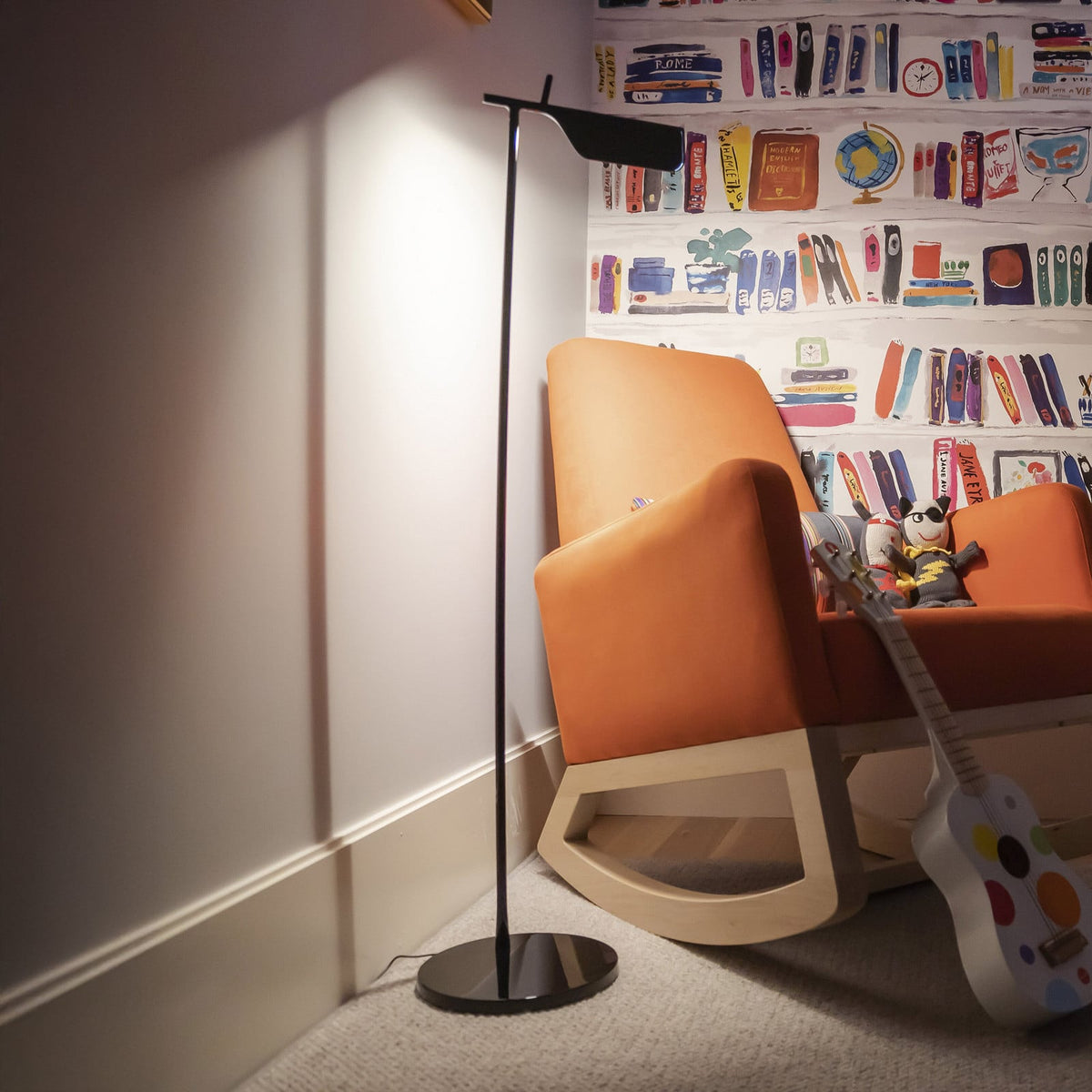 FLOS Tab F LED floor lamp, black, aluminium, 2,700 K