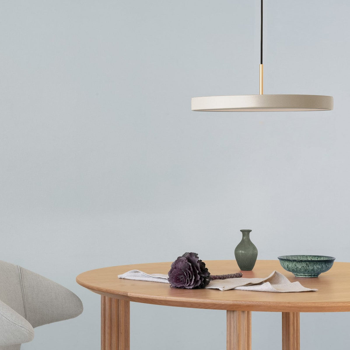 UMAGE Asteria LED pendant light, cream, Ø 16.9 in