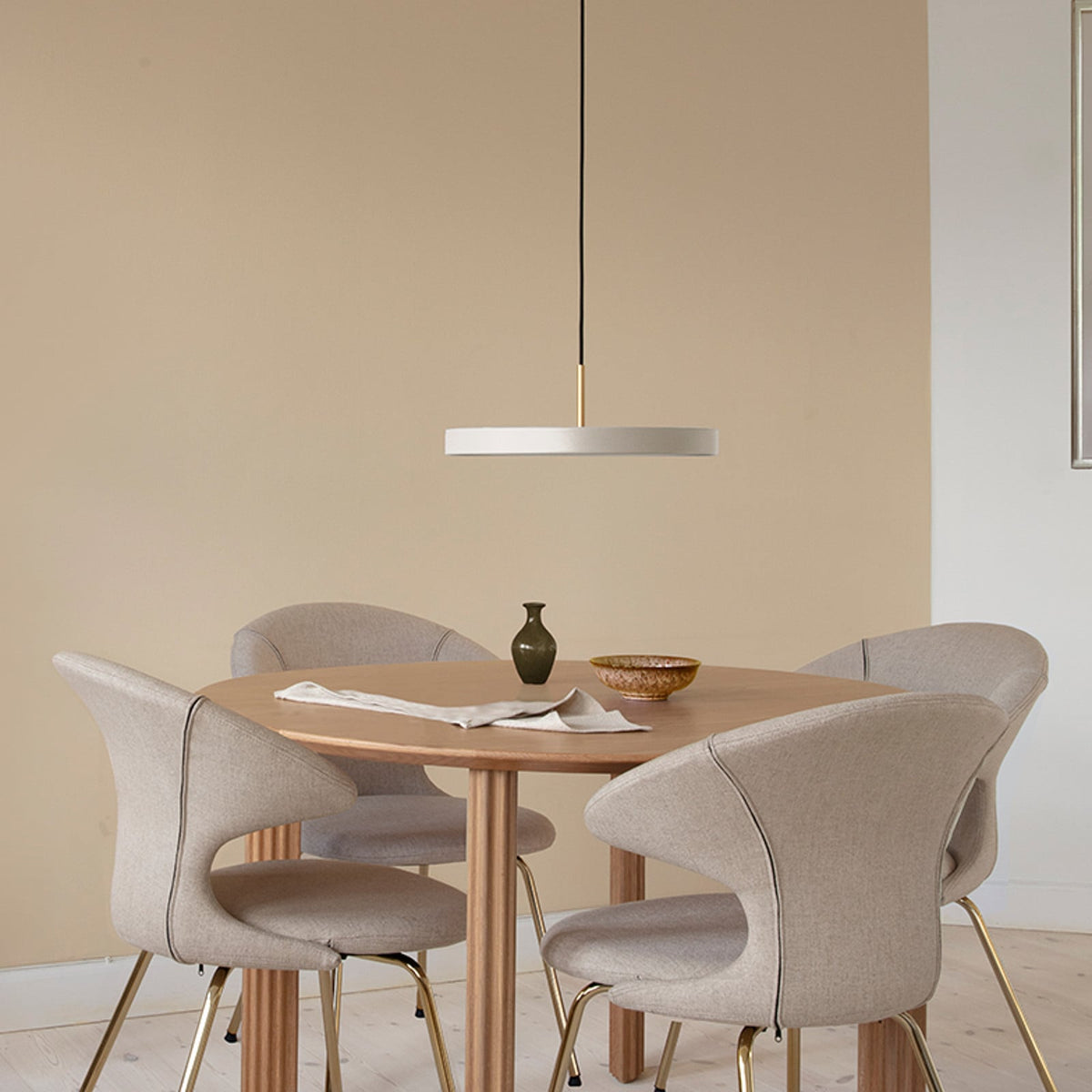 UMAGE Asteria LED pendant light, cream, Ø 16.9 in