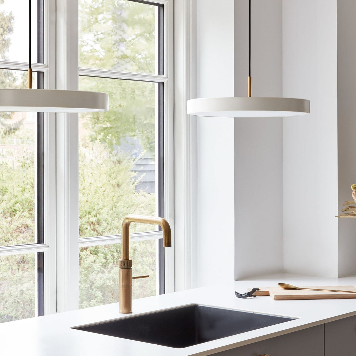 UMAGE Asteria LED pendant light, cream, Ø 16.9 in