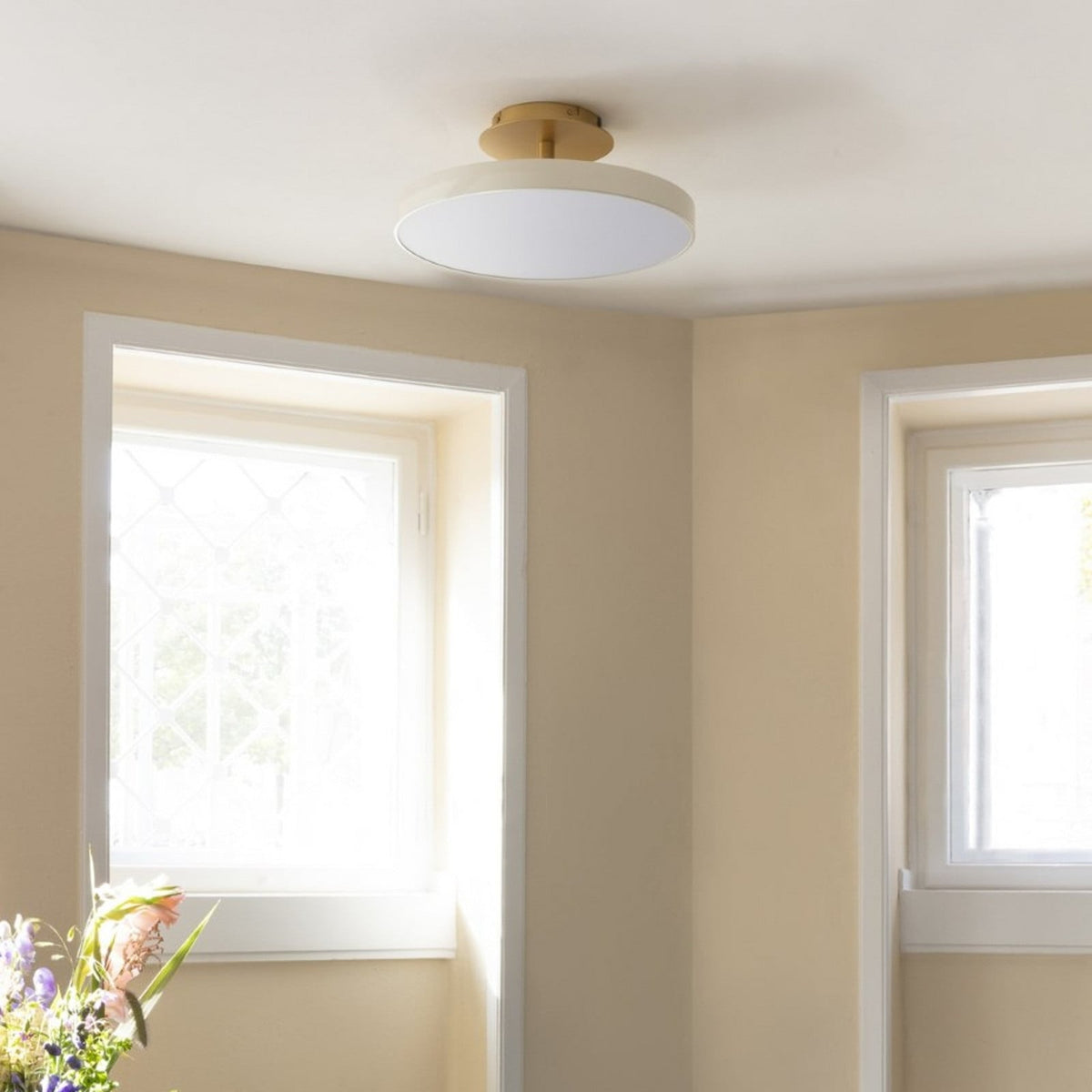 UMAGE Asteria UP Medium LED ceiling lamp, cream, Ø 16.9 in