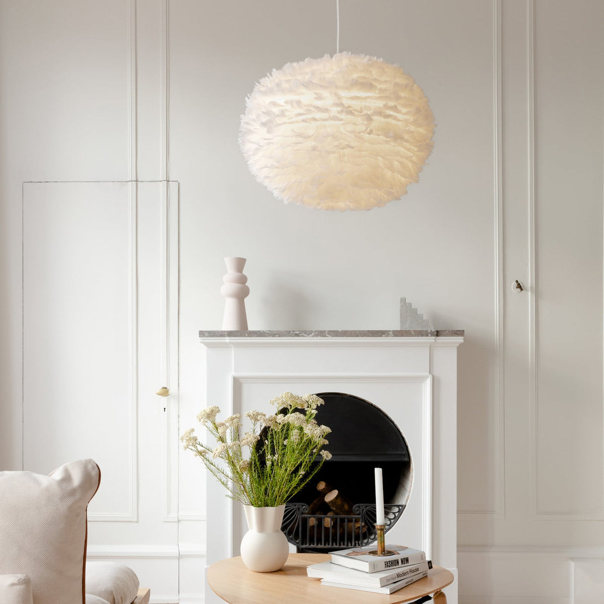 UMAGE Eos Large hanging light, white, Ø 25.6 in, feathers