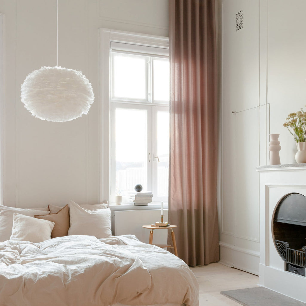 UMAGE Eos Large hanging light, white, Ø 25.6 in, feathers