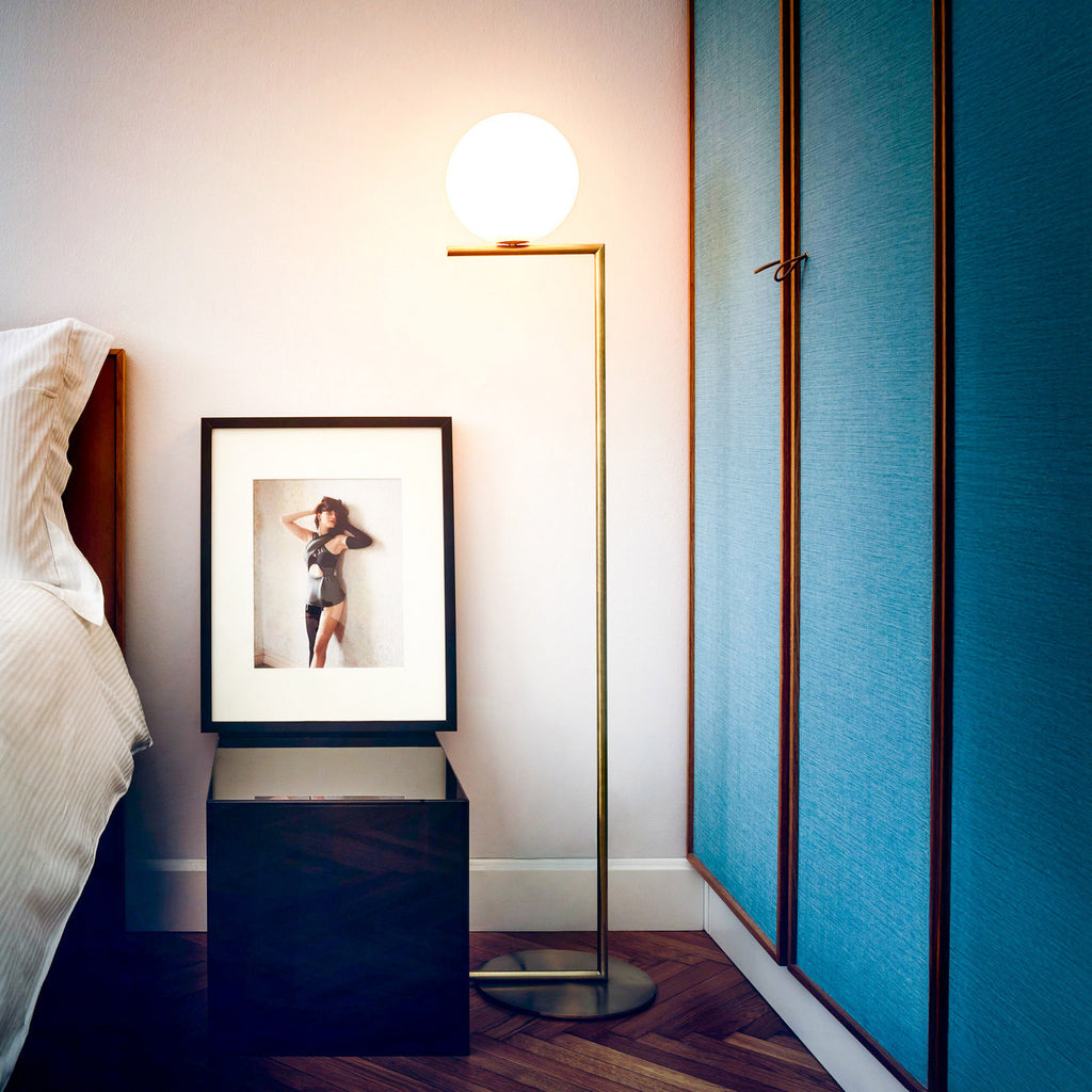 FLOS Ic F2 floor lamp, brass, handblown glass, E26