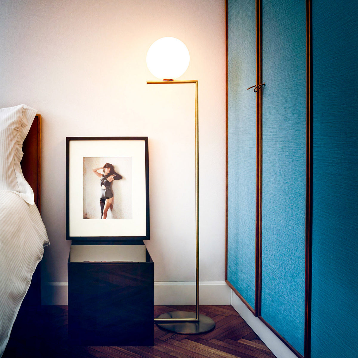 FLOS Ic F2 floor lamp, brass, handblown glass, E26