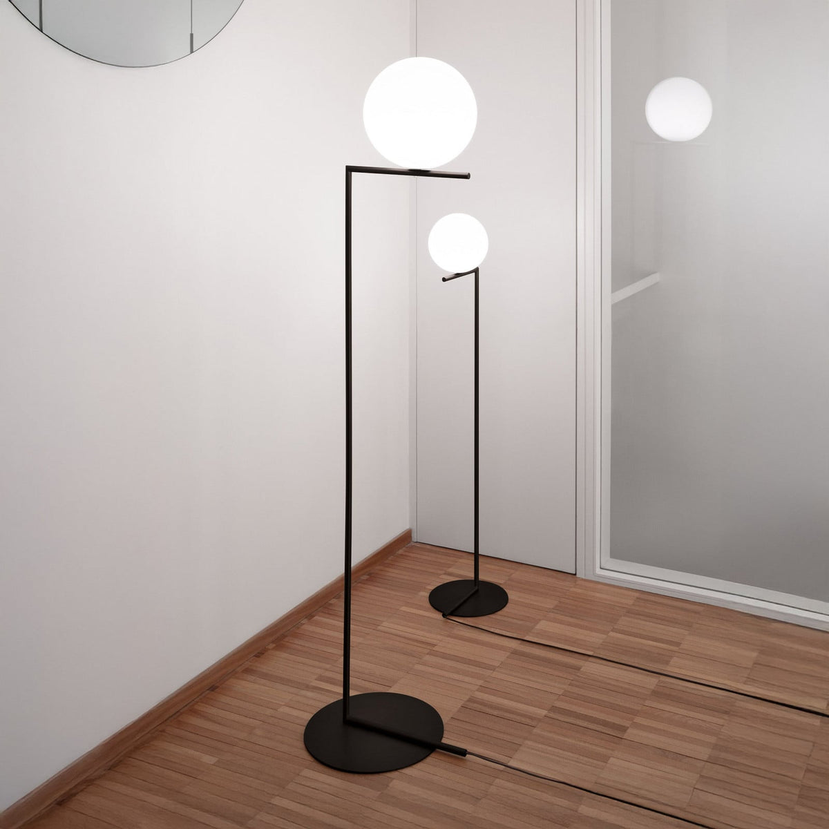 FLOS Ic F2 floor lamp, black, steel, glass, E26