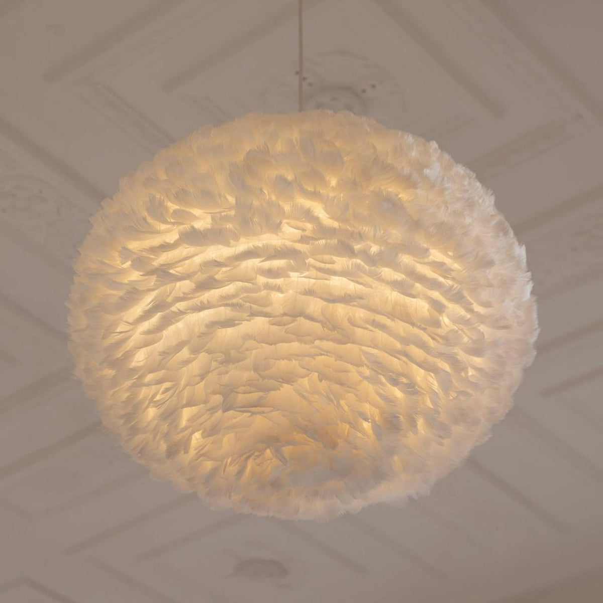 UMAGE Eos Medium Hanging Light, white, Ø 17.7 in, feathers