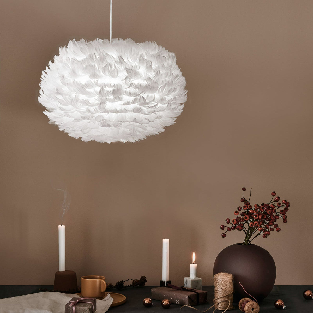 UMAGE Eos Medium Hanging Light, white, Ø 17.7 in, feathers