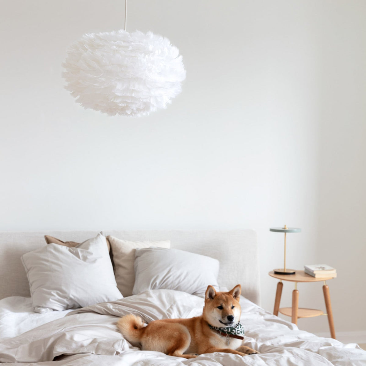 UMAGE Eos Medium Hanging Light, white, Ø 17.7 in, feathers