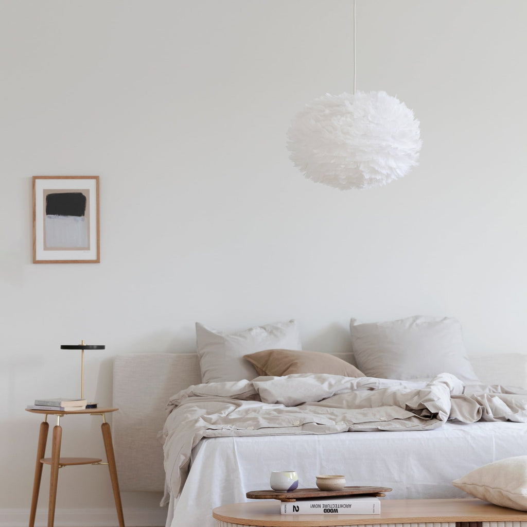 UMAGE Eos Medium Hanging Light, white, Ø 17.7 in, feathers