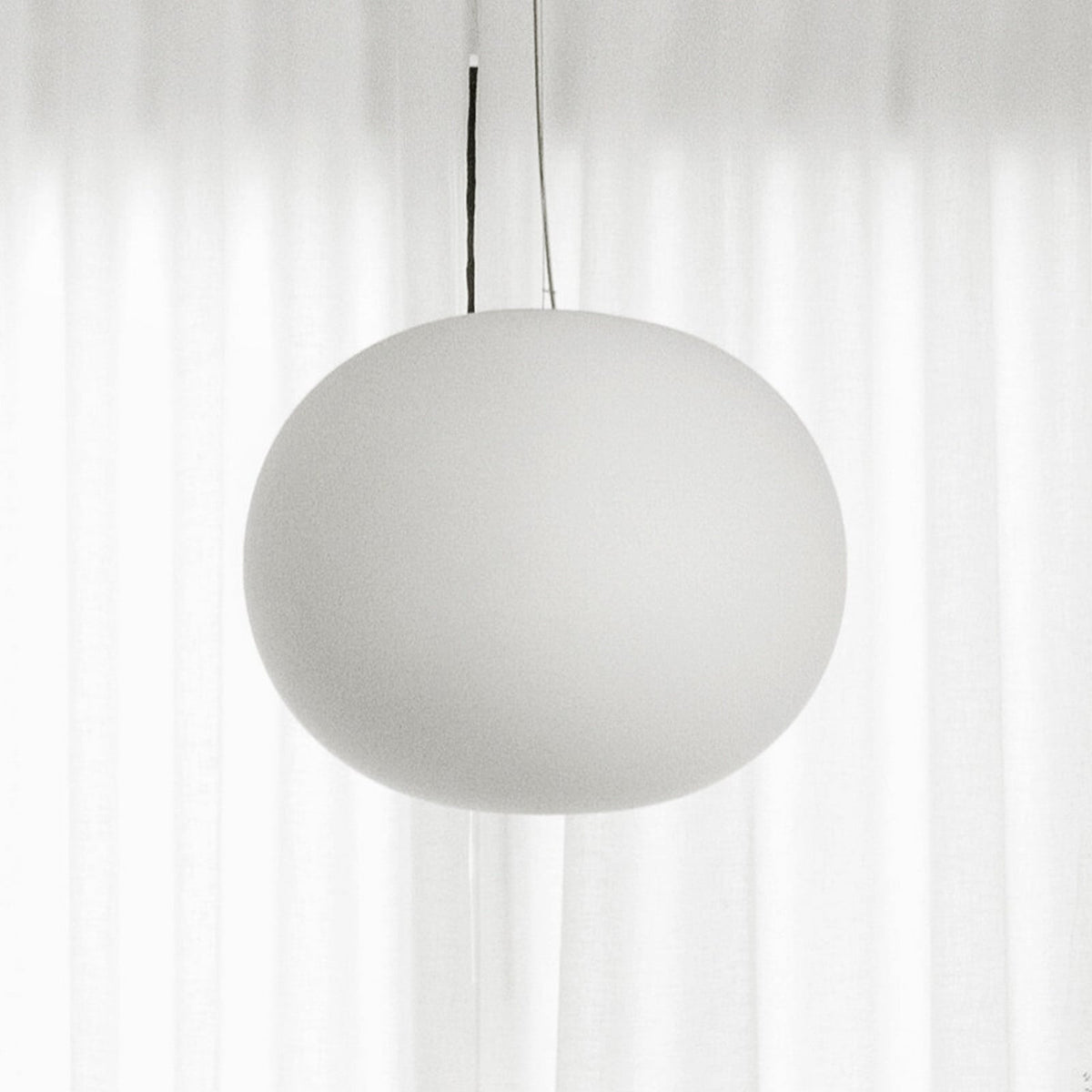 FLOS Glo-Ball S2 pendant light, white, glass, E26, Ø 45 cm