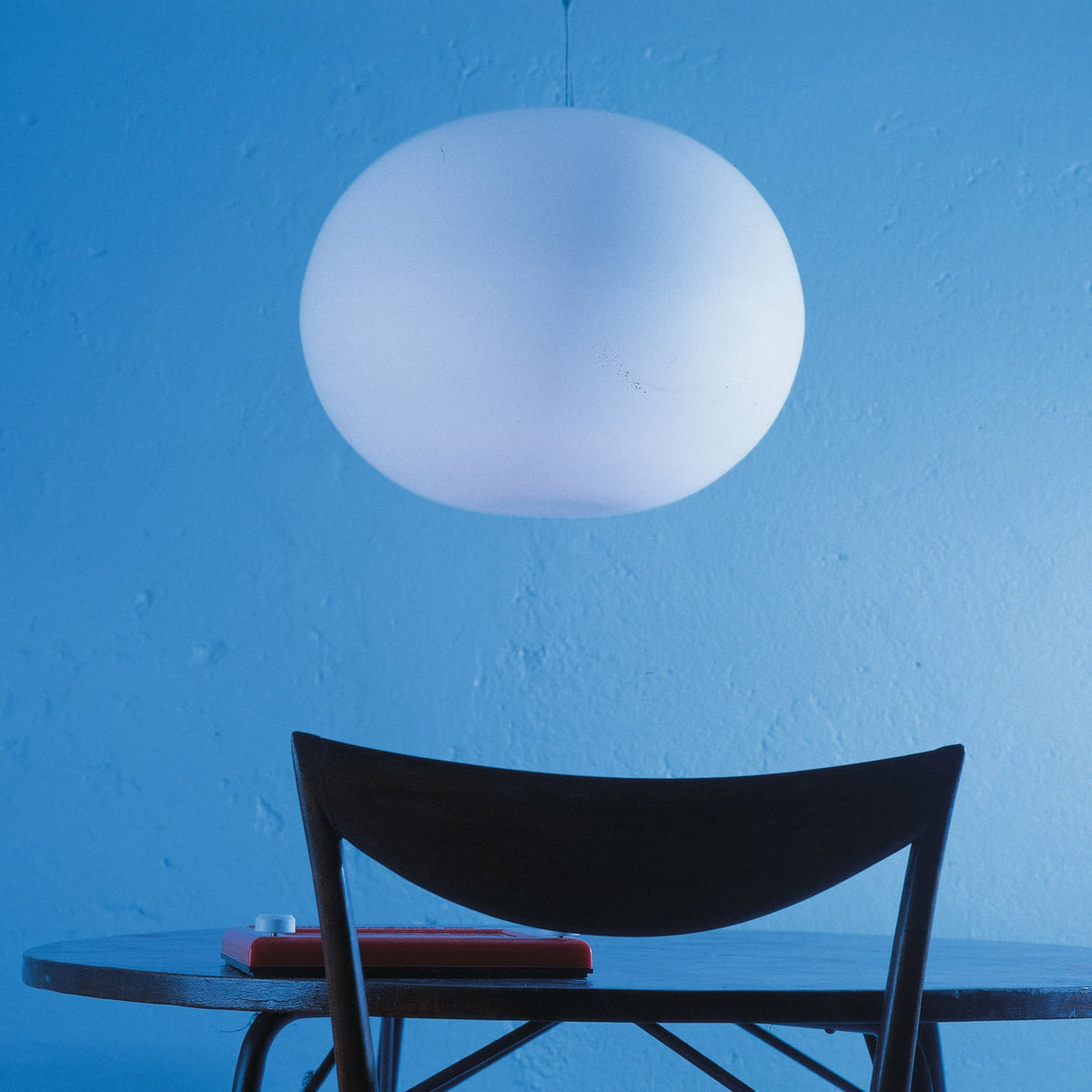 FLOS Glo-Ball S2 pendant light, white, glass, E26, Ø 45 cm