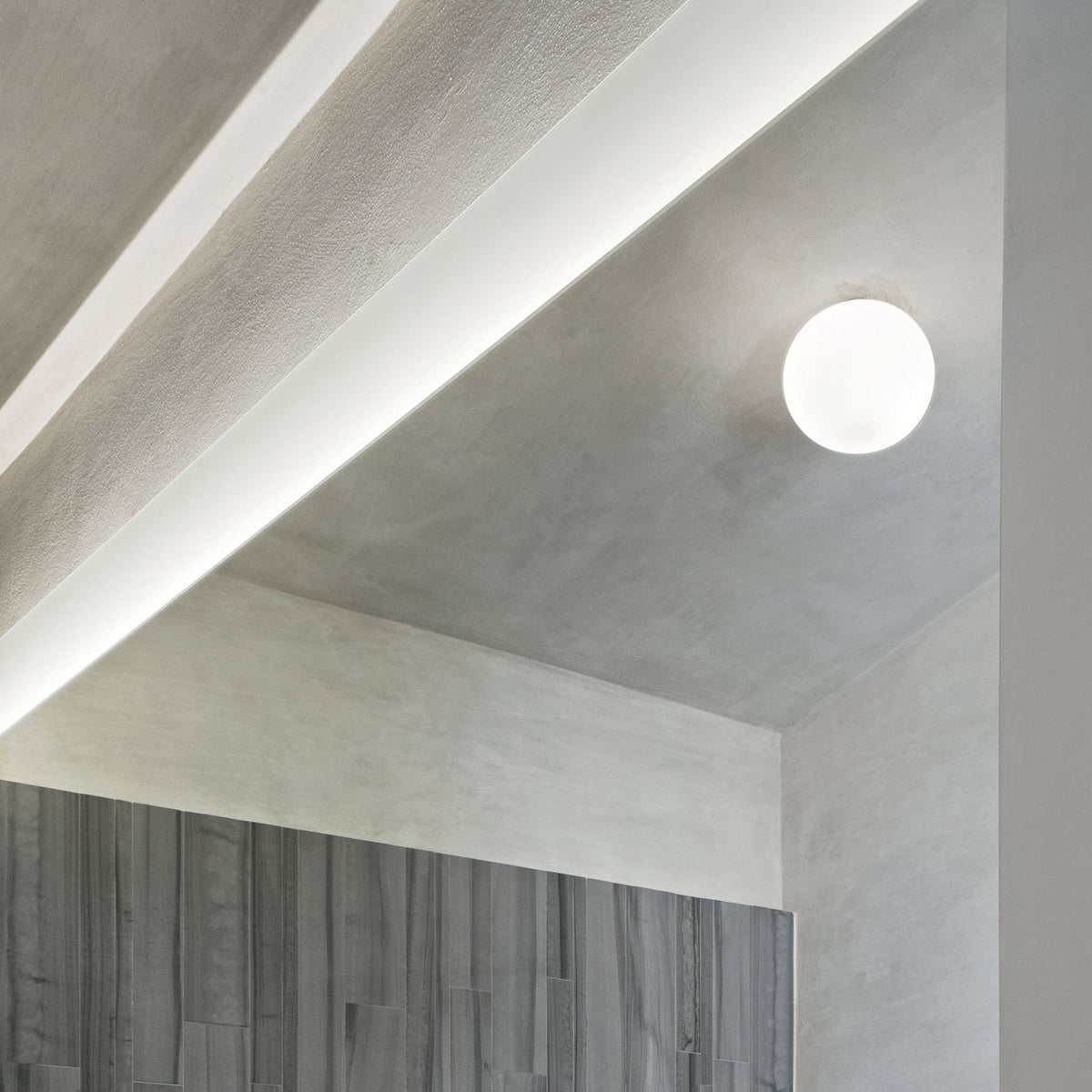 FLOS Glo-Ball C1 ceiling light, white, glass, E26, Ø 33 cm