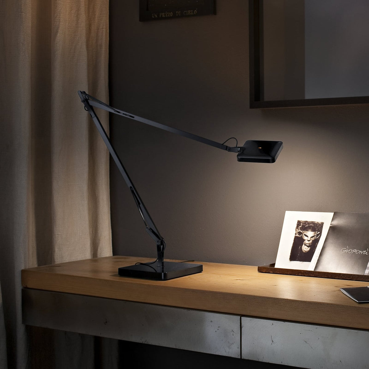 FLOS Kelvin LED table lamp, black, aluminium, 3000 K