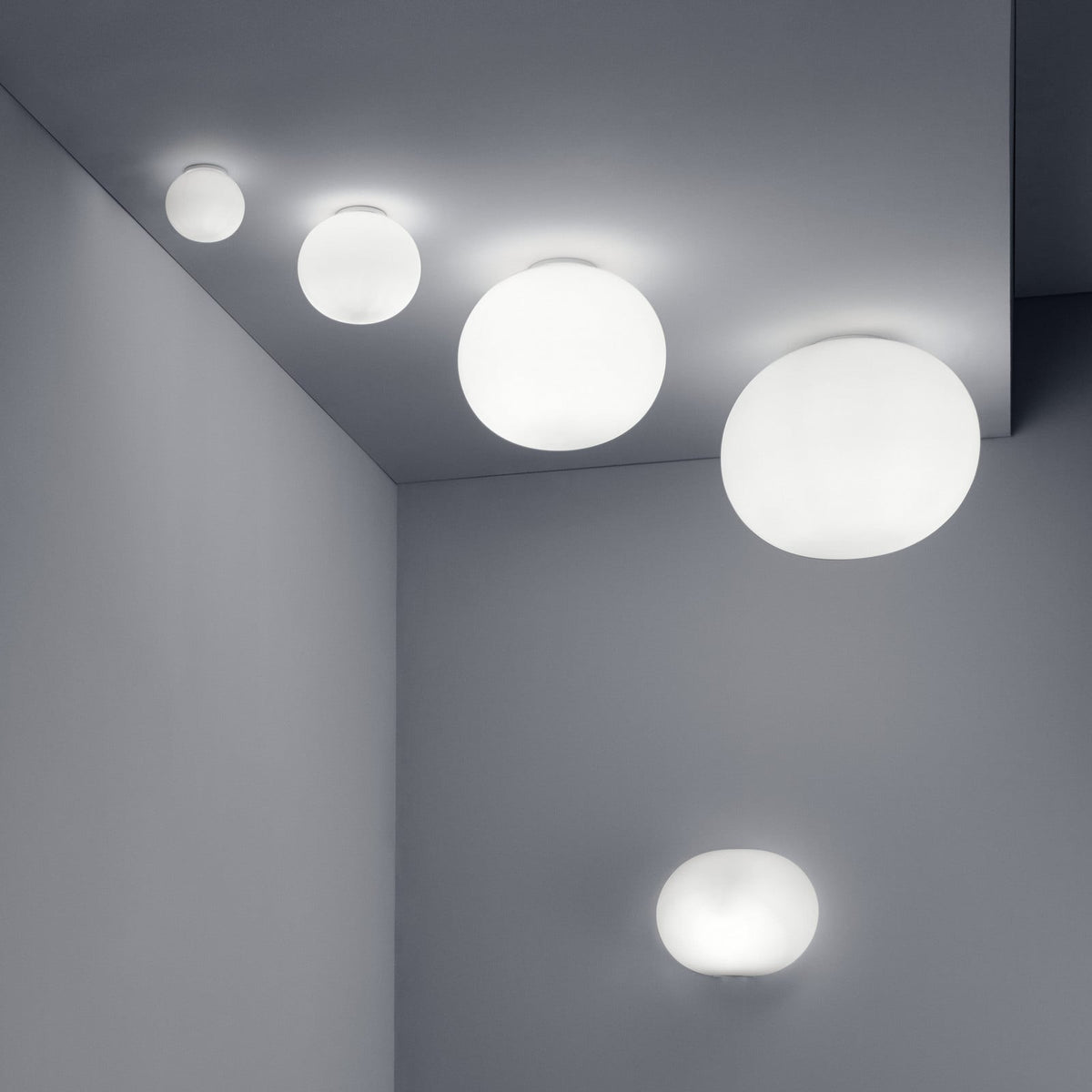 FLOS Glo-Ball C2 ceiling light, white, glass, E26, Ø 45 cm