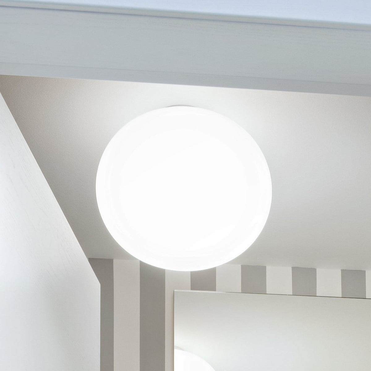 FLOS Glo-Ball C2 ceiling light, white, glass, E26, Ø 45 cm