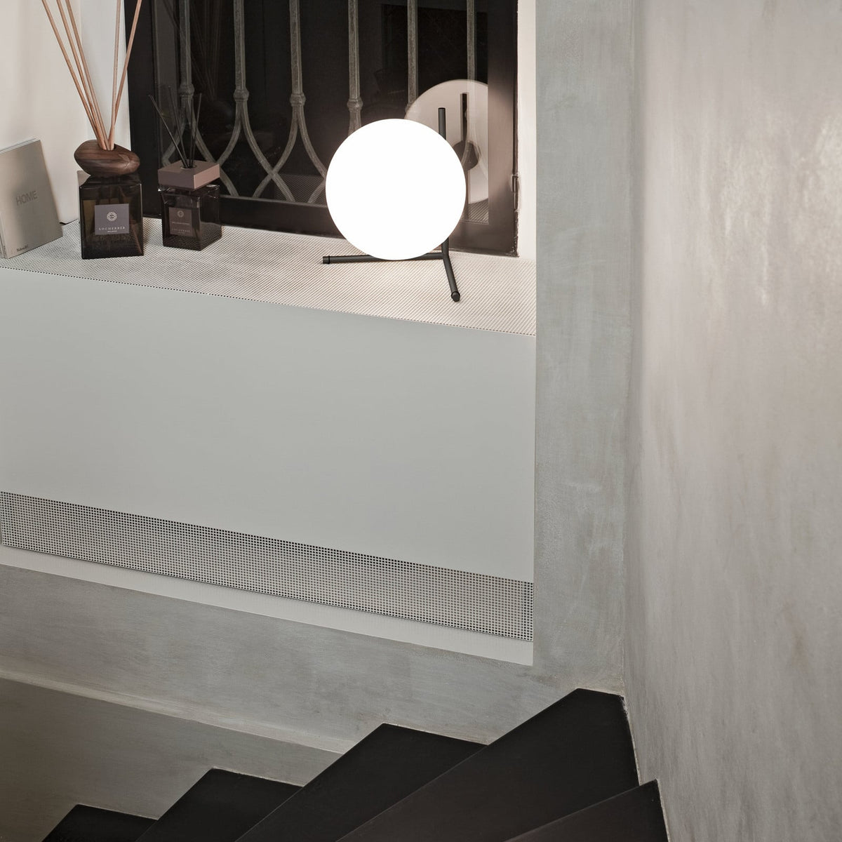 FLOS Ic T2 table lamp, black and white, glass, height 35 cm, E26
